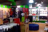 Interior de la tienda BIKILA Leganés en la zona de zapatillas de running y outlet